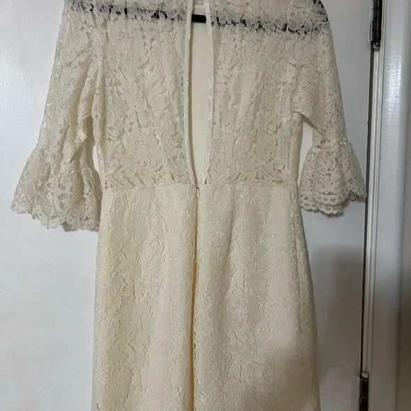 Lisa & Lucy off white lace mini dress, lined in front and bottom, open back - Picture 4 of 9